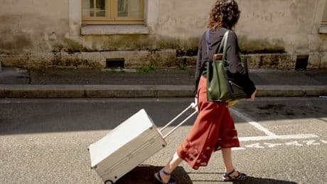 Warum Alleinreisende oft bestraft werden