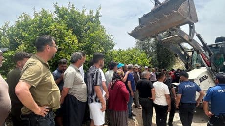 Mersin'de narenciye bahçeleri mezarlık yapılmak isteniyor: Direnen köylülere polis müdahale etti