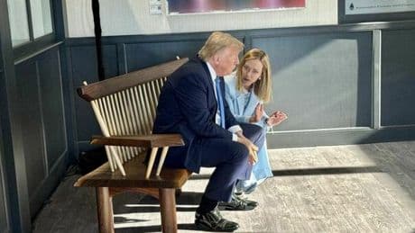 G7, il fuoriprogramma tra Trump-Meloni: l'incontro su una panchina a margine del vertice. Focus su Iran, Gaza e sui dazi