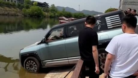 Mit Strom durchs Wasser - E-Auto wird zum Boot