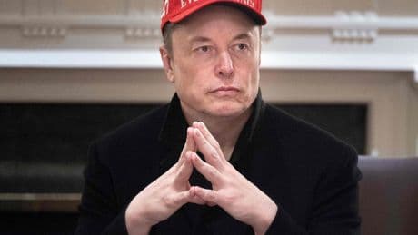 Nuevo revés para Elon Musk: un pequeño y carismático coche francés arrebata el liderato comercial de eléctricos al Tesla Model 3 en España