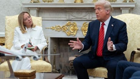 Droits de douane : Donald Trump, en se disant pas prêt à un accord avec l’UE, donne un satisfecit à Giorgia Meloni