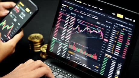 Kripto piyasasında karışık seyir: Bitcoin’de sınırlı düşüş, Solana’da sert kayıp
