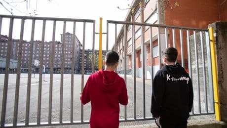 Un niño sufre una violación grupal en un viaje escolar