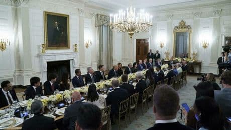 Big Tech alla Casa Bianca, Trump: «Vi proteggo io». Ma sale la disoccupazione