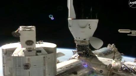 L’équipage de la capsule Crew Dragon de SpaceX s’est amarré à l’ISS