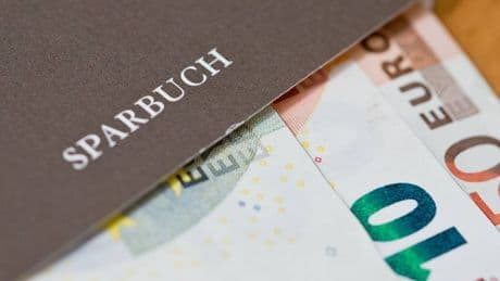 Geldanlage-Klassiker bringt kaum Zinsen: Haben Sie eigentlich noch ein Sparbuch?