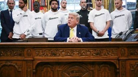 La Juventus ricevuta da Trump alla Casa Bianca: la foto simbolo