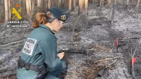 Investigado un hombre de 69 años por causar el incendio de Castropodame que obligó a desalojar a 60 vecinos