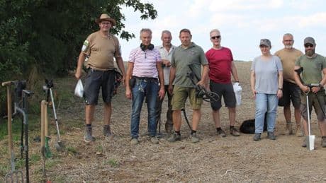 Auf diesem Feld - Hobby-Schatzsucher machen Sensationsfund