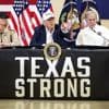 Trump haalt bits uit naar journaliste die vraagt of ramp in Texas te voorkomen was: “Alleen een slecht mens zou zo’n vraag stellen”