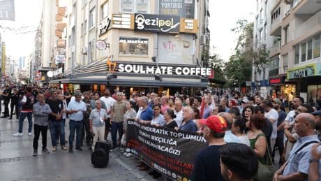 Kürtçe’ye yönelik saldırı İzmir’de protesto edildi: “Bu saldırı barışa ve halkların birlikte yaşam iradesine yöneliktir"