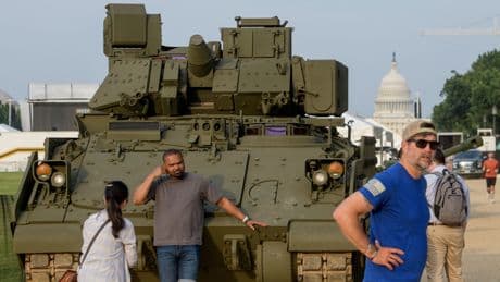 “No me siento como un rey”: Trump cumple su sueño de un desfile militar en su cumpleaños en medio de protestas