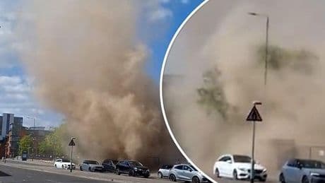 Dertig meter hoge 'dust devil' raast door Manchester
