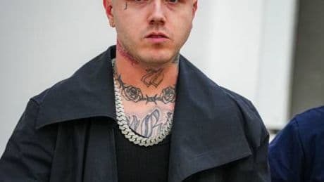 Riparte Lazza, uno dei pochi rapper con il passaporto per il futuro