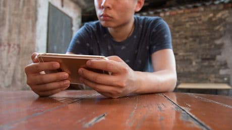 Es La Mañana de Fin de Semana: ¿Por qué las redes y apuestas online enganchan tanto?