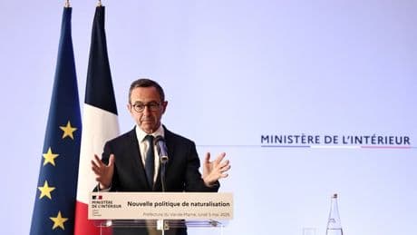 Naturalisations d'étrangers: Bruno Retailleau veut rendre obligatoire un test sur "l'Histoire de France"