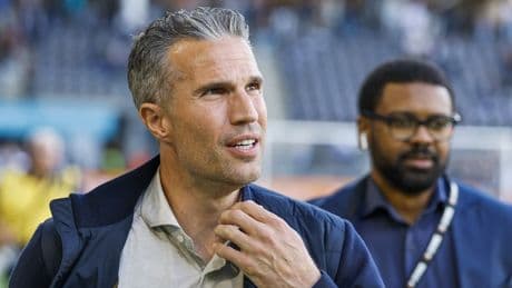 Van Marwijk ziet prachtige cijfers Van Persie: 'Team speelt zoals Robins karakter is'