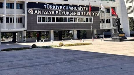 Antalya Büyükşehir Belediyesine rüşvet operasyonu: Çok sayıda kişi gözaltında