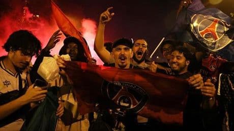 PSG'nin şampiyonluk kutlaması Fransa İçişleri Bakanı'nın tepkisini çekti: 'Barbarlar Paris sokaklarına çıktı'