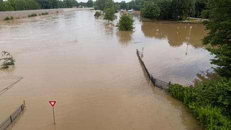 Canadians drastically downgrade climate as a priority, poll finds, as economic concerns escalate