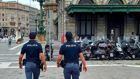 Genova, tenta furto in un’auto sotto la caserma della Polfer. Arrestato