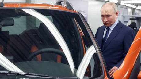 Russland: Auto-Branche im freien Fall – Neuwagen verstauben im Lager