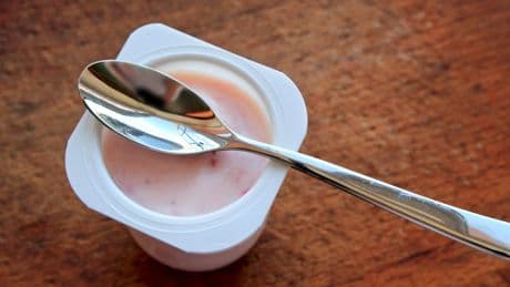 Los expertos alertan: estos son los alimentos que adelantan la menstruación en las niñas de España