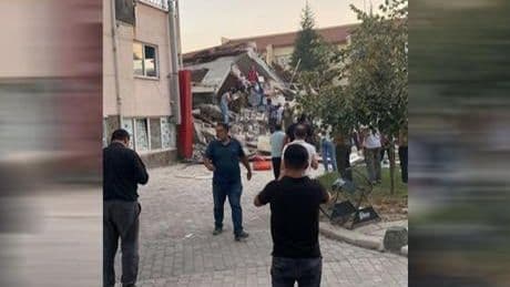 SON DAKİKA BALIKESİR DEPREM: Balıkesir’de 6.1 şiddetindeki deprem sonrası 10'un üzerinde bina çöktü!