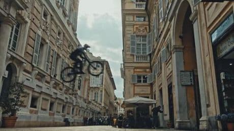 Red Bull Cerro Abajo, la seconda edizione a Genova il 24 agosto. Salis: "La città punto di riferimento europeo del del downhill urbano” | Video