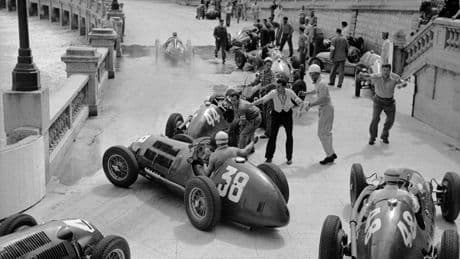 Grand Prix de Monaco : Ascari disparaît dans le port, Fangio évite le chaos, duel épique Senna-Alesi, les sept éditions les plus folles