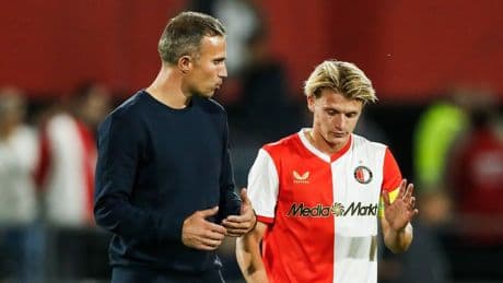 Na winst moet Van Persie vooral keuze voor Steijn als aanvoerder verdedigen