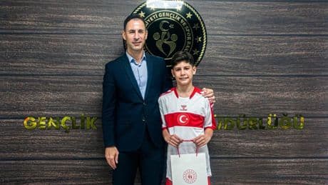 Mersinli yüzücü Yağız Alıcı Türkiye şampiyonu oldu: Genç yüzücü, Yunanistan’daki yarışmada Türkiye'yi temsil edecek