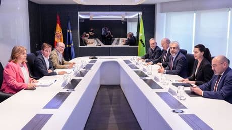 Almeida y Aena firman una tregua sin grandes avances y con un censo para los 'sintecho' de Barajas como única novedad