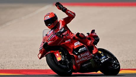 Marc Márquez logra la victoria en la sprint del GP de Aragón tras batallar contra su hermano Álex