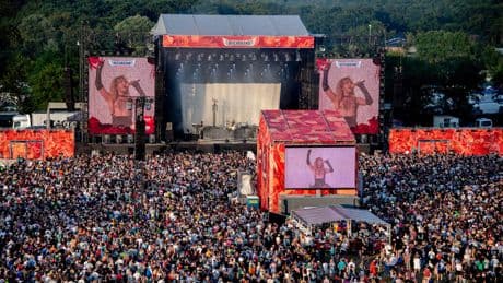 Polizei ermittelt - Mann (36) stirbt beim Deichbrand-Festival