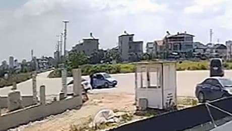 Park halindeki otomobillerden 450 bin lira çaldılar