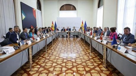 Moncloa teme un boicot del PP a la Conferencia de Presidentes al convocar la manifestación contra Sánchez dos días después