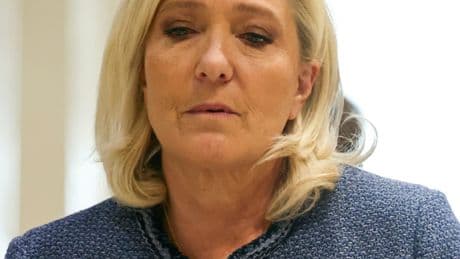 Affaire des assistants parlementaires du FN: menacée d'inéligibilité, Le Pen va être fixée sur les dates de son procès en appel