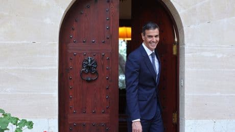 La pesadilla laboral de Sánchez: las horas trabajadas se hunden