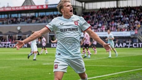 Sem Steijn is Steijn vader Maurice opnieuw de baas en scoort prachtig tijdens zege FC Twente op Sparta