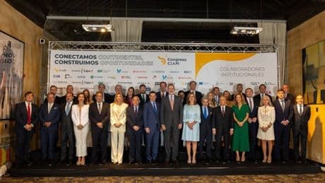 El Rey Felipe se reúne con empresarios iberoamericanos en el VIII Congreso del CEAPI