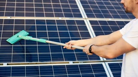 Saubere Energie: Solarpaneele richtig reinigen – für mehr Strom und Langlebigkeit