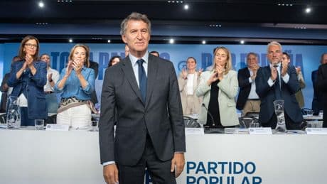 Feijóo coloca a Abascal entre los que &quot;no quieren el cambio&quot; y le advierte: &quot;No cederemos un milímetro&quot;