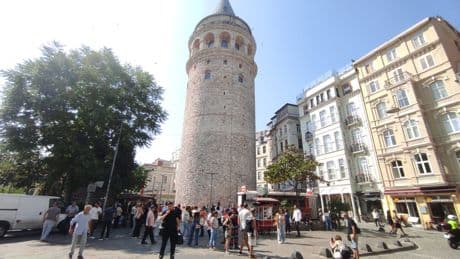 Galata Kulesi'nden düşen kişi hayatını kaybetti