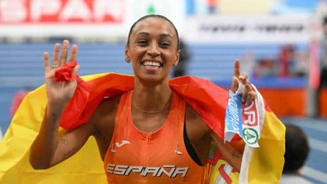 Ana Peleteiro, 29 años: “Siendo deportista, tengo que hacerme recogidos todos los días y hago la técnica del 'oiling' para fomentar el crecimiento de mi cabello”