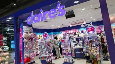 "Nous suspectons une fraude": après le redressement judiciaire de Claire's France, les salariés accusent la maison mère américaine d'"avoir vidé les caisses"