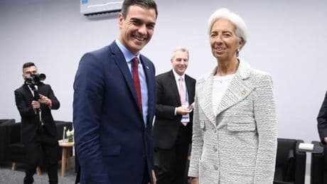 Cuando Sánchez juega con el relato: así acaba lo que ya avanzó en privado Lagarde a Calviño sobre el impuesto a la banca
