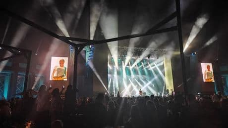 Sting irrumpe por sorpresa en Sevilla para cantar en un congreso de Thermomix