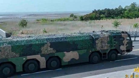 Spunta un missile da crociera anti usa: svelato il Df-100 cinese